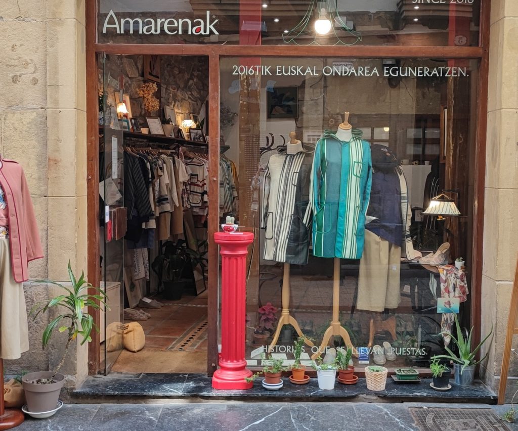 AMARENAK