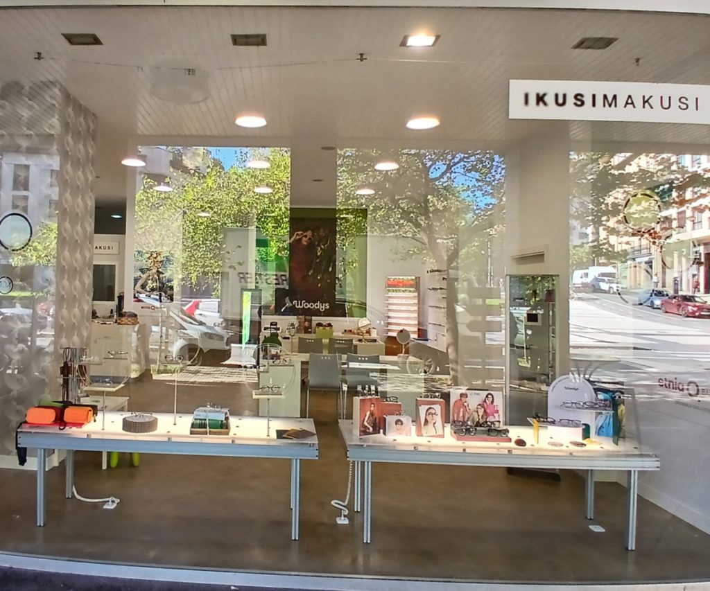 IKUSIMAKUSI OPTIKA