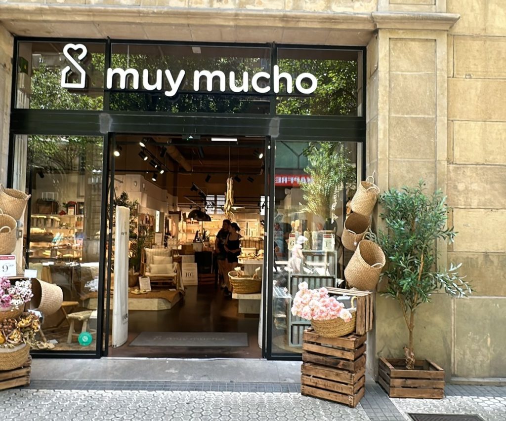 MUY MUCHO